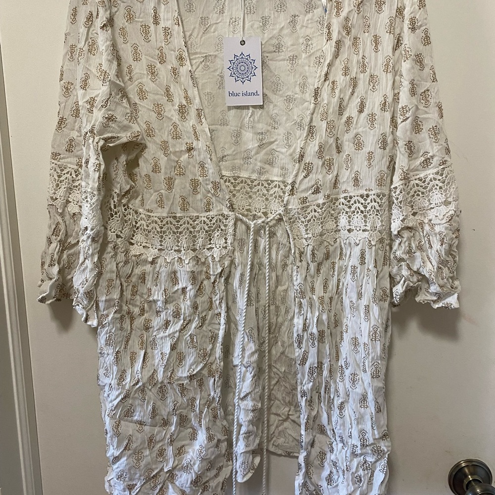 NWT Beach Coverup. Ties in front with lace detail